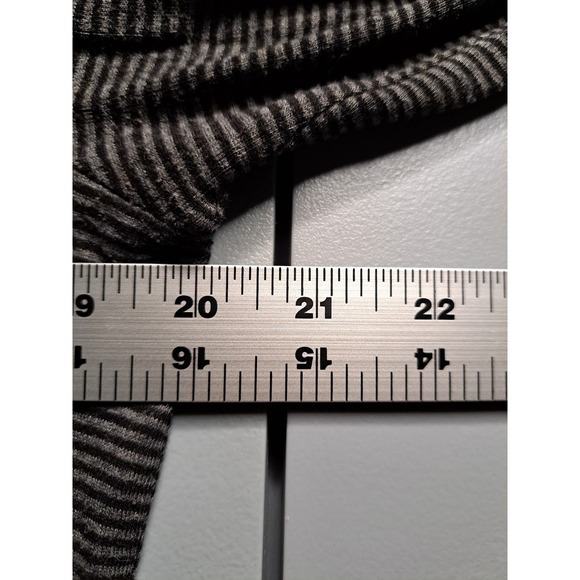 Old Navy Size XL Womens Black Gray Striped Stretch Long Sleeve Top - Picture 4 of 7